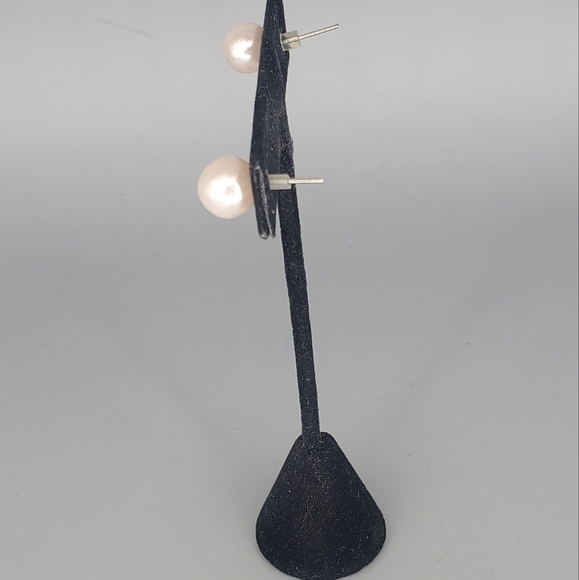 Pearl Bracelet and Earring Studs Set - Picture 3 of 9